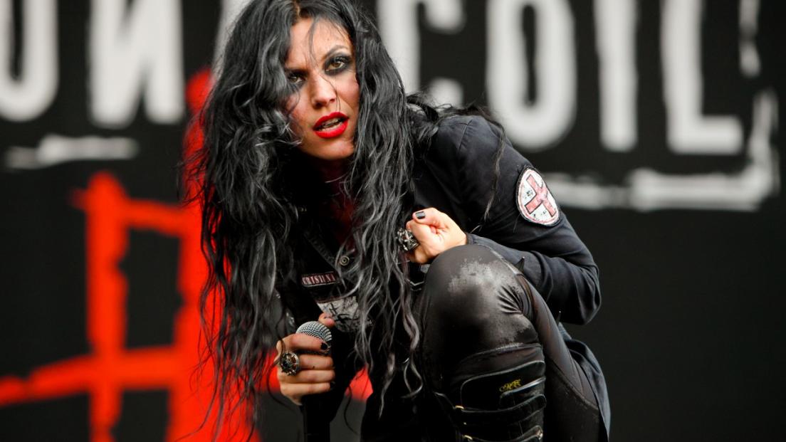 Coronavirus, Cristina Scabbia dei Lacuna Coil contro chi non rispetta la quarantena: "Seguite le regole! Restate a casa"