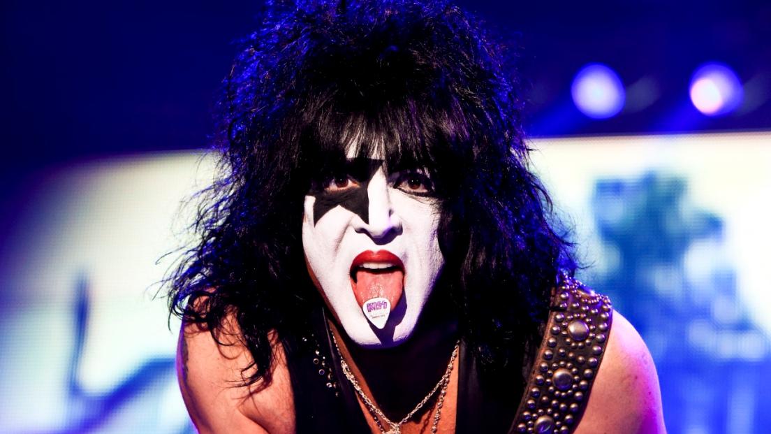 KISS, Paul Stanley demolisce la mega villa di Beverly Hills e mette in vendita il suo merchandising della band. Guarda le foto