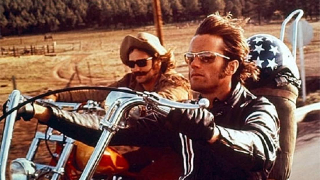 Easy Rider, tutti gli eccessi del cast sul set del film. Peter Fonda: "Dennis aveva l’alcol, Jack la marijuana e tutta la crew prendeva acidi"