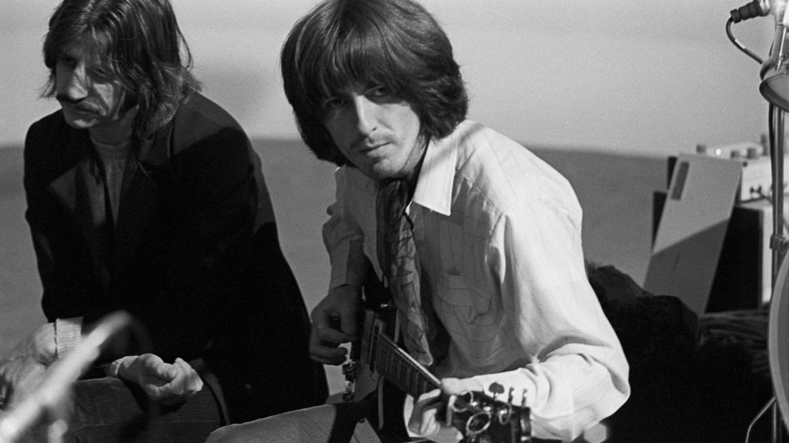 Beatles: è stata messa all’asta la prima chitarra elettrica di George Harrison. Il prezzo è da capogiro