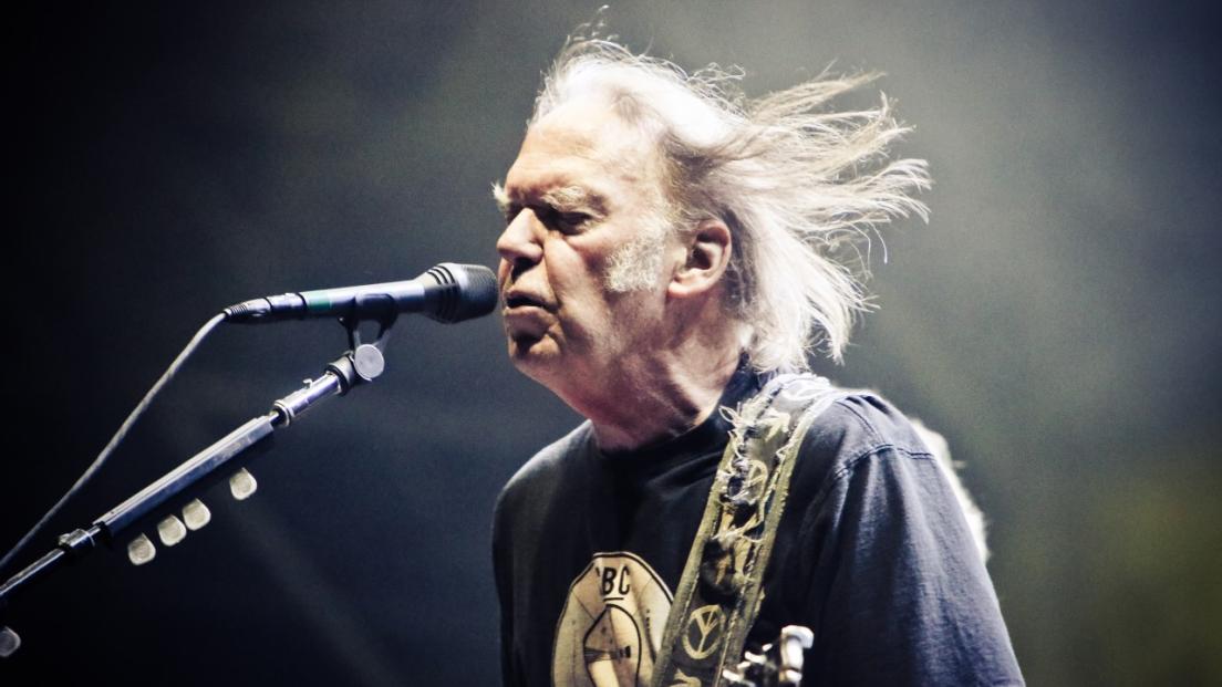 Neil Young debutterà al cinema in un film western diretto dalla compagna Daryl Hannah. Nel cast anche Willie Nelson!