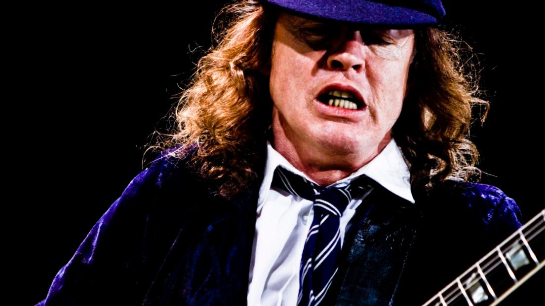 AC/DC, ecco come il riff di Thunderstruck nacque da una chitarra acustica come esercizio di riscaldamento 