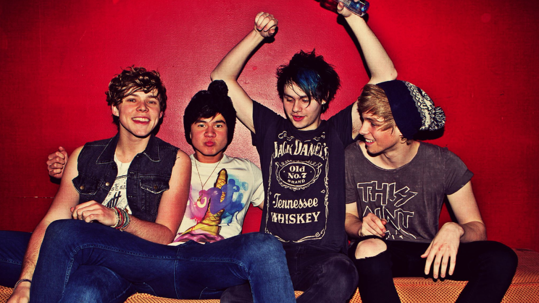 5 Seconds Of Summer - She Looks So Perfect