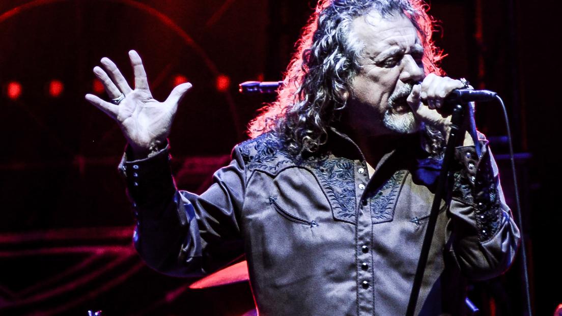Coronavirus, la generosa donazione di Robert Plant per la produzione di materiale sanitario per medici e infermieri