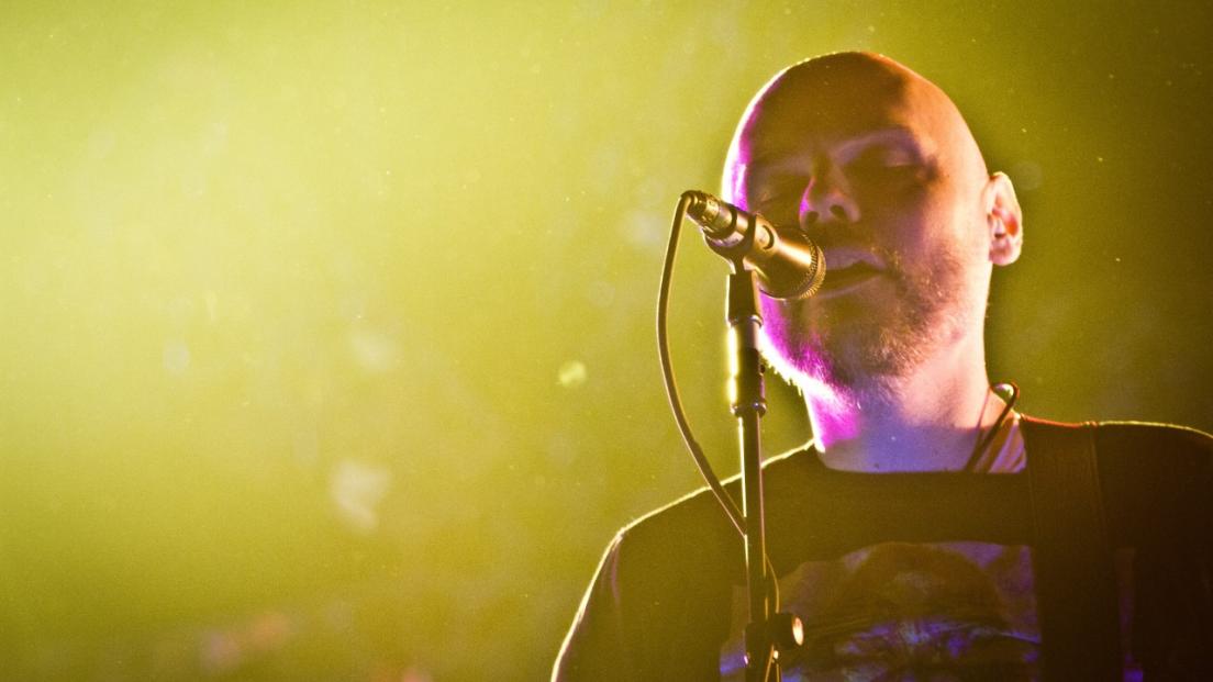 Billy Corgan rivela di aver pensato più volte al suicidio e di come sia stato aiutato a uscirne