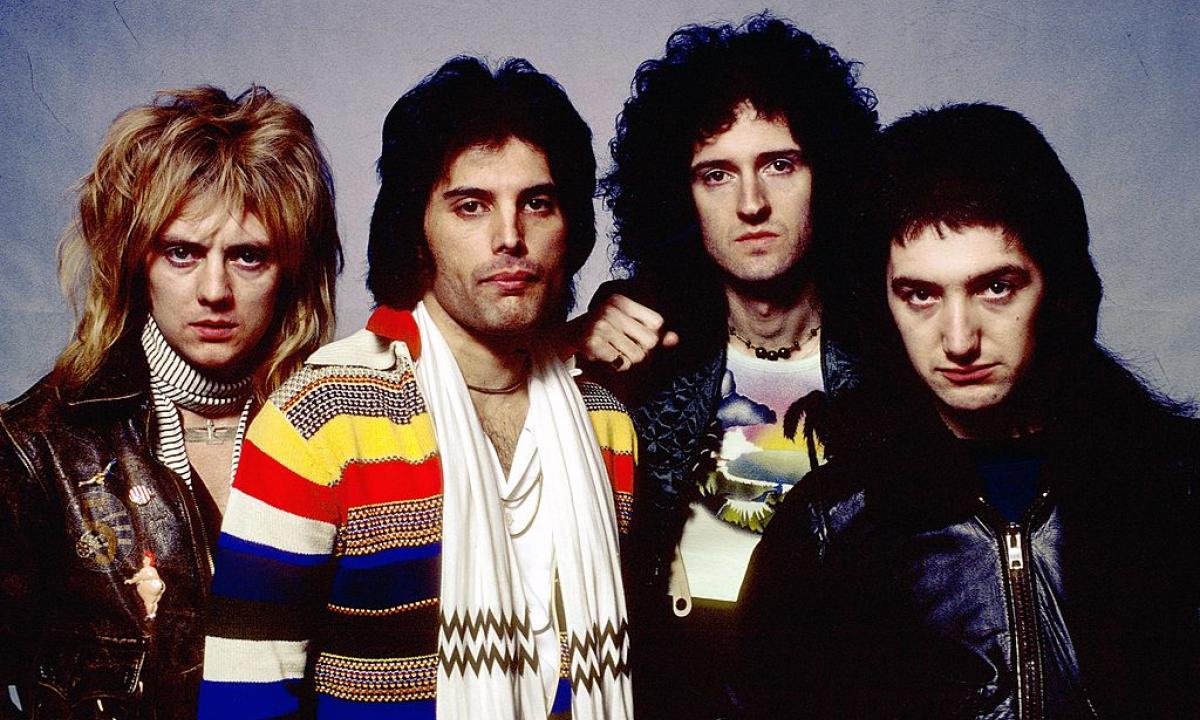 Queen La Vera Storia Di We Will Rock You E Del Suo Videoclip Girato In Giardino