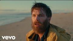 The Rolling Stones: pubblicato il video ufficiale di Mess It Up, con protagonista Nicholas Hoult. Guardalo qui