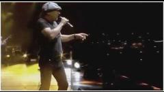 Brian Johnson ha cantato Back in Black con i Muse. Guarda il video