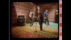 Blur, pubblicata la versione alternativa (in altissima definizione) del video di Song 2 per i 25 anni. Guardalo qui