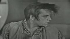 Quella volta in cui Johnny Cash prese in giro Elvis Presley sul palco durante un concerto. Guarda il video