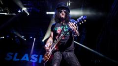 Slash ha fatto arrestare un uomo che continuava a presentarsi a casa sua durante i party