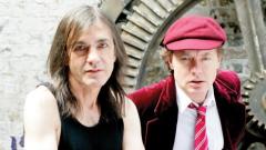 AC/DC: Angus Young ha donato soldi in beneficenza ai malati di Alzheimer per onorare la memoria di Malcolm