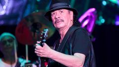 Carlos Santana è stato ricoverato in ospedale per un malore accusato durante le prove. Rinviato il concerto a San Antonio