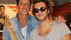 La chitarra creata dai Rainband + Paolo Nutini per la Fondazione Marco Simoncelli