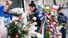 Gli Eagles of Death Metal tornano sul luogo della strage
