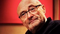 Phil Collins, smentite le voci del ricovero in un hospice: "ha solo subito un intervento al ginocchio"