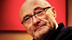 Phil Collins: “Non avevo mai ascoltato i Genesis, sono diventato il batterista grazie a un tuffo in piscina”