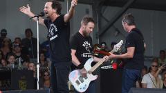 Pearl Jam sul palco con Sting e Cheap Trick. Ecco il video
