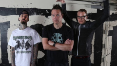 Coronavirus, i Blink-182 invitano i fan a creare dei filmati della loro quarantena per il video di "Happy Days"