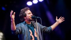 Eddie Vedder: ecco Out Of Sand, il brano per Twin Peaks. Ascoltalo ora
