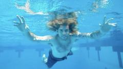 Nirvana, Spencer Elden ci riprova: riaperta la causa legale contro la band per la copertina di Nevermind