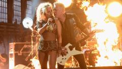 Grammy: trionfo di Bowie e live sbalorditivo dei Metallica con Lady Gaga. Guarda il video e le foto
