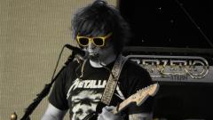 Ryan Adams ha rifatto la cover di Streets of Philadelphia di Bruce Springsteen . Guarda il VIDEO