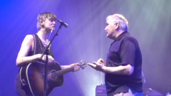 Pete Doherty: ha festeggiato il compleanno duettando live con il padre. Guarda la foto e il video
