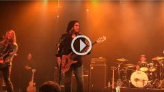 KISS: Gene Simmons tributa Chuck Berry durante il suo primo show da solista. Guarda il VIDEO