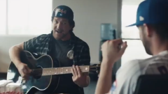 Eddie Vedder suona in uno spot della Major League Baseball. Guarda il video