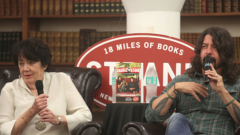 Dave Grohl: la madre ha pubblicato un libro con ricordi e momenti privati