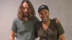 Tom Morello ricorda l’ultima volta in cui suonò con Chris Cornell negli Audioslave: “Fu un onore per me, lui splendeva”. Guarda il video