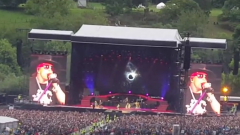 I Guns N' Roses hanno ricordato Chris Cornell suonando Black Hole Sun. Guarda il video