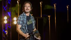 Eddie Vedder: guarda le foto più belle del primo concerto a Taormina