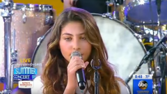 La figlia di Chris Cornell canta "Hallelujah" per il padre e Chester Bennington. Guarda il video