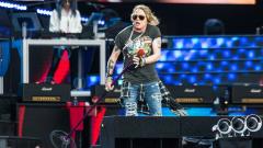 Guns N' Roses: omaggio a Glenn Campbell con una cover di Wichita Lineman. Guarda il video