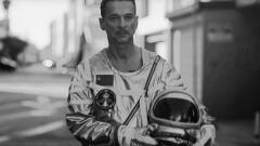 Depeche Mode: "Cover Me" è il nuovo singolo! Guarda il video con Dave Gahan in versione astronauta