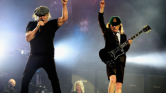 AC/DC e il caso Bon Scott: nuove verità sulla morte del frontman raccontate in un libro
