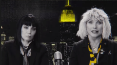 Blondie: ecco il nuovo provocatorio video con protagoniste Debbie Harry e Joan Jett. Guardalo qui