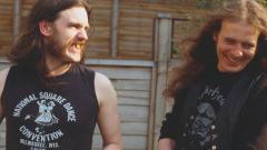 E' morto 'Fast' Eddie Clarke, il chitarrista storico dei Motorhead. Guarda le sue foto più belle con la band e il tweet d'addio di Phil Campbell e Mikkey Dee