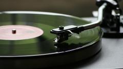 Solo la metà delle persone che compra un vinile possiede anche un giradischi. Lo conferma uno studio