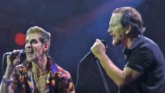 I Pearl Jam eseguono Mountain Song dei Jane's Addiction con Perry Farrell. Guarda il video