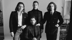 Arctic Monkeys: annunciato il nuovo album Tranquility Base Hotel & Casino. Guarda il video