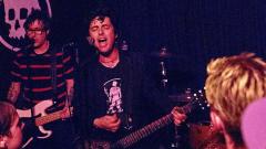 Billie Joe Armstrong debutta dal vivo con i Longshot, la sua nuova band! Guarda i video 