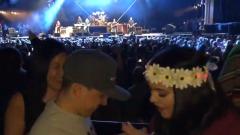Foo Fighters: una coppia si sposa durante l'esecuzione di Everlong a Dallas! Guarda il video
