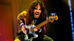 Iron Maiden: all'asta il testo originale di 2 Minutes To Midnight per beneficenza! Guarda le foto