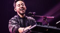 Linkin Park: Mike Shinoda nel primo concerto solista canta le parti di Chester Bennington. Guarda il video integrale