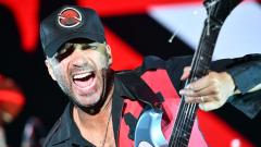 Tom Morello, recupero da record: è già tornato sul palco dopo la frattura alla mano! Guarda i video e la foto (solo per stomaci forti)