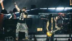 Guns N' Roses: Axl canta per la prima volta Slither dei Velvet Revolver dal vivo. Guarda il video