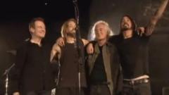 Foo Fighters, la storia del concerto allo stadio di Wembley con Jimmy Page & John Paul Jones dei Led Zeppelin. Guarda i video